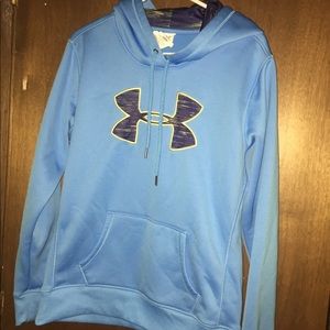 Medium Under Armour Sweatshirt